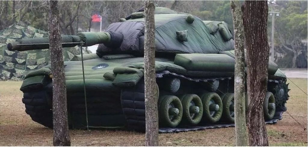 观山湖军用充气坦克